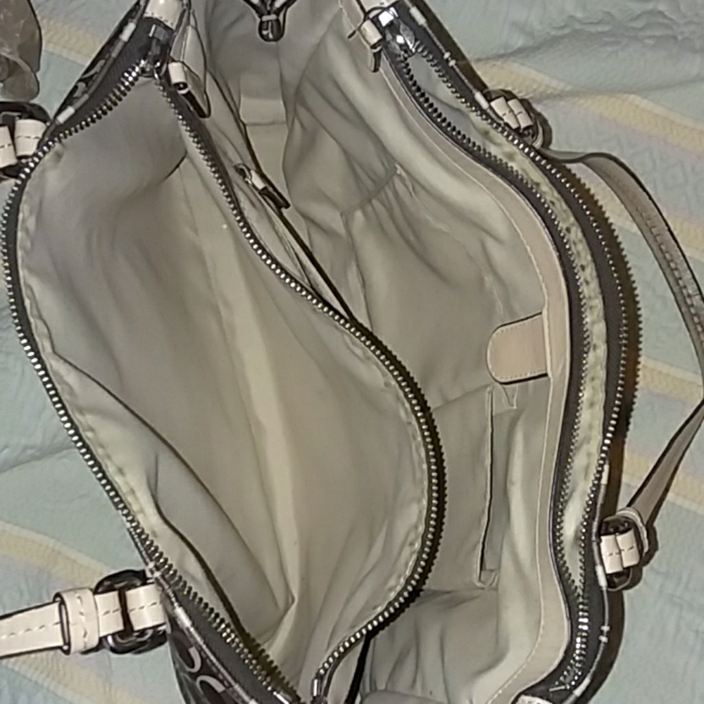 Coach bag!! - Picture 3 of 3